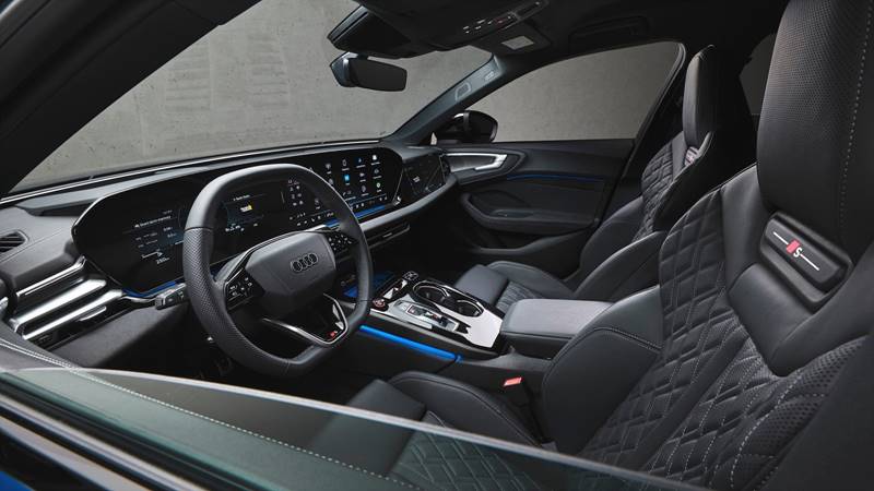 아우디 A5 하이브리드 실내 인테리어