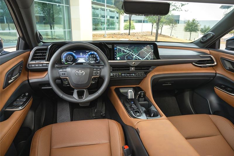 토요타 크라운 시그니아 실내 디자인