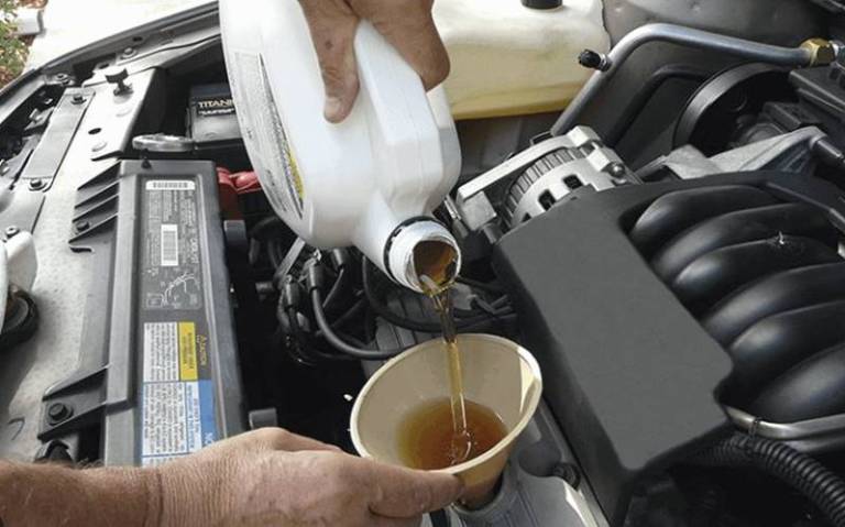 자동차 엔진오일 교체 주기와 비용 줄이는 팁