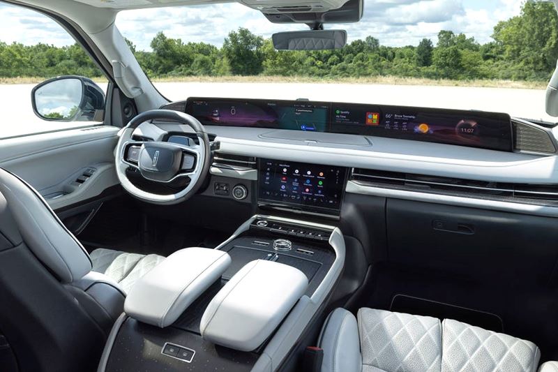 링컨 내비게이터 실내