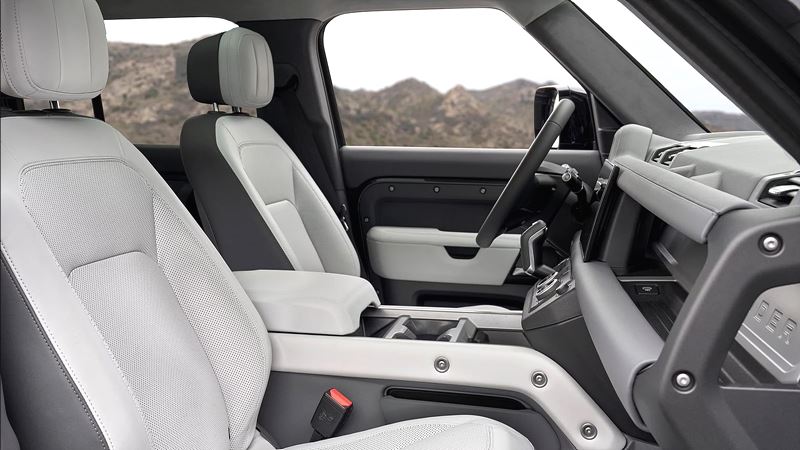 2025 랜드로버 디펜더 130 실내