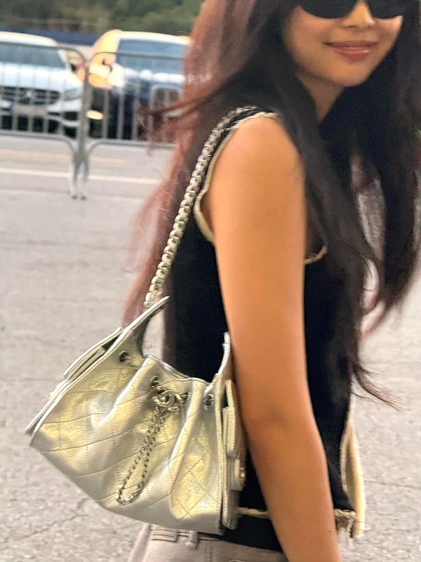 샤넬 실버백, 제니가 들면 품절각! 가격 보고 한번더 놀람!