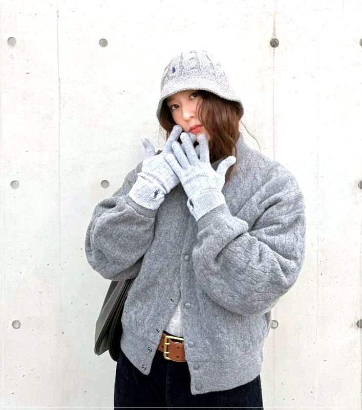 정수정 그레이 더플코트와 니트 버킷햇 겨울 코디 완성!