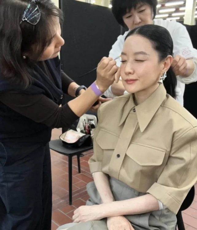 이영애, 50대 레드립 유혹