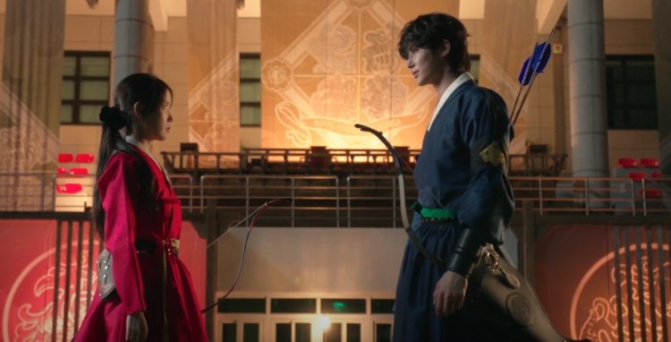 21세기 대군부인 성희주(아이유)와 이안대군(변우석) 첫 만남