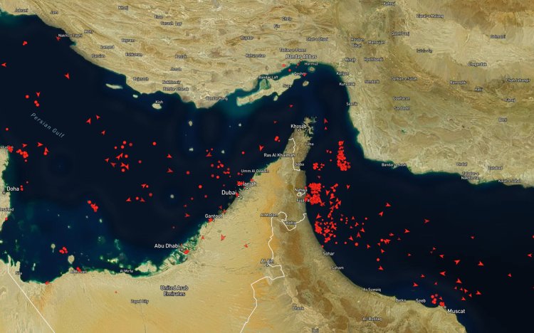 호르무즈 해협 인근 몰려있는 선박들