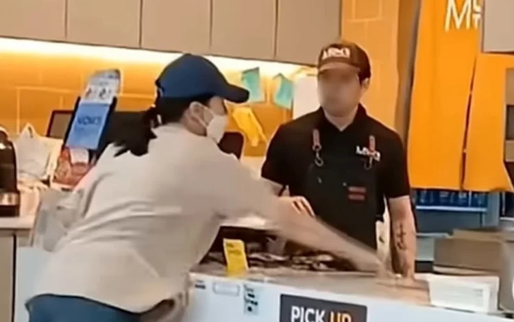 맘스터치 진상녀 업무방해죄