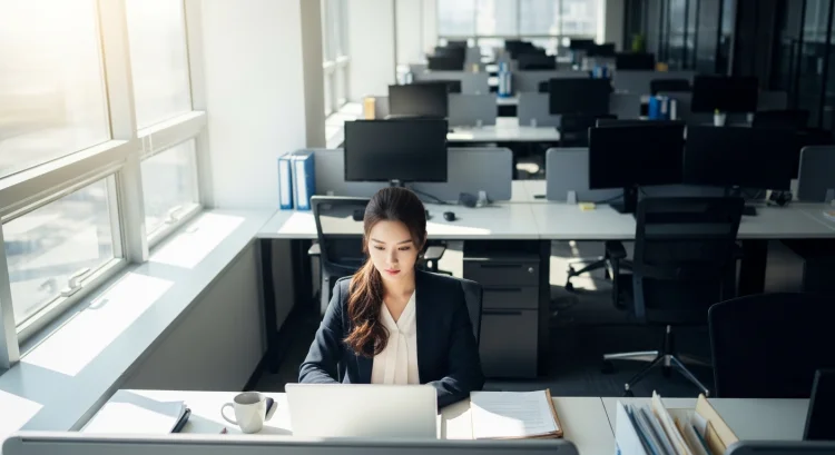 노동절 법정 공휴일 일하는 근로자