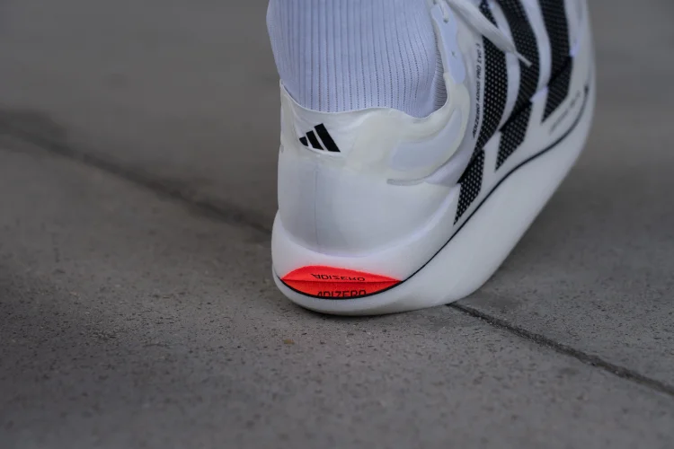 아디제로 프로 에보3 미드솔 착화감