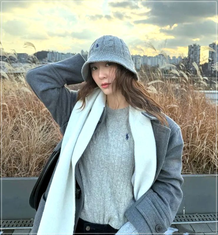 정수정 그레이 더플코트와 니트 버킷햇 겨울 코디 완성!