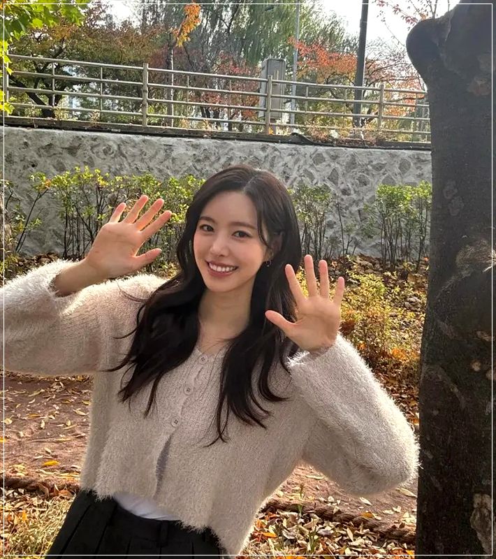 진세연, 베이지 니트와 미니스커트 윈터 소프트 룩 완성!